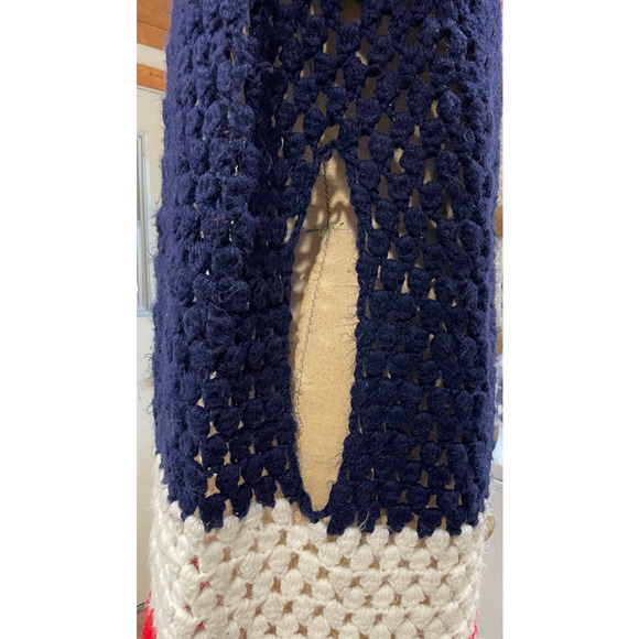 Vintage Womens Crochet Afghan Cape Shawl Navy Red Button Front OS - Picture 7 of 7